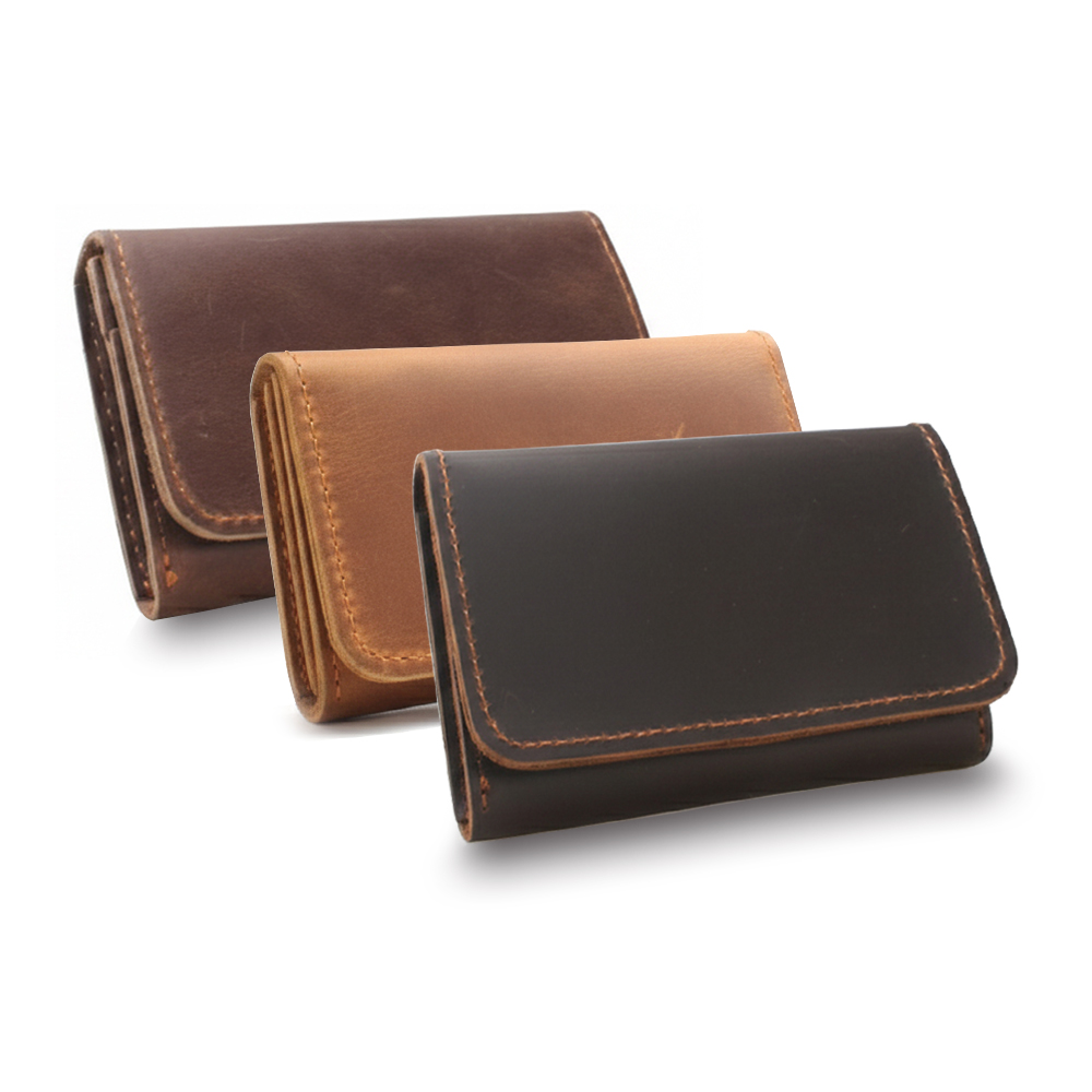 Crazy Horse leather card holder with antique brass snap by Triwood Tech, Close-up of the textured Crazy Horse leather card holder surface,Minimalist Crazy Horse leather card holder for everyday cards, Rugged yet refined leather card holder for business an